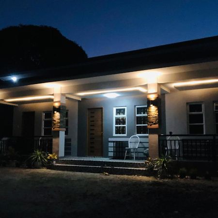 Richville Little Boracay Guest House Calatagan Buitenkant foto