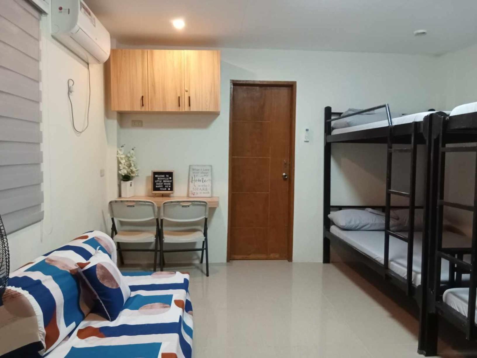 Richville Little Boracay Guest House Calatagan Buitenkant foto