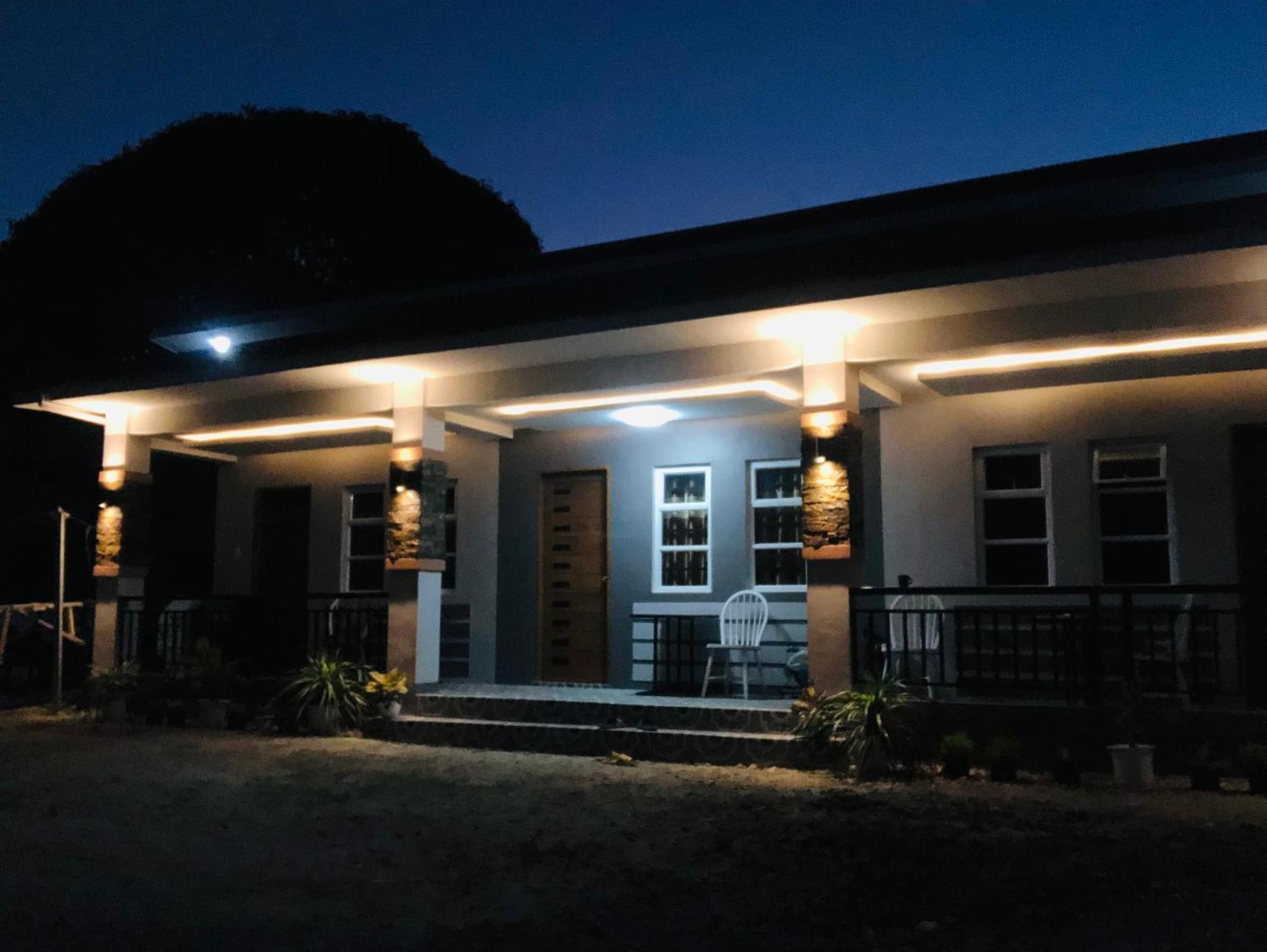 Richville Little Boracay Guest House Calatagan Buitenkant foto